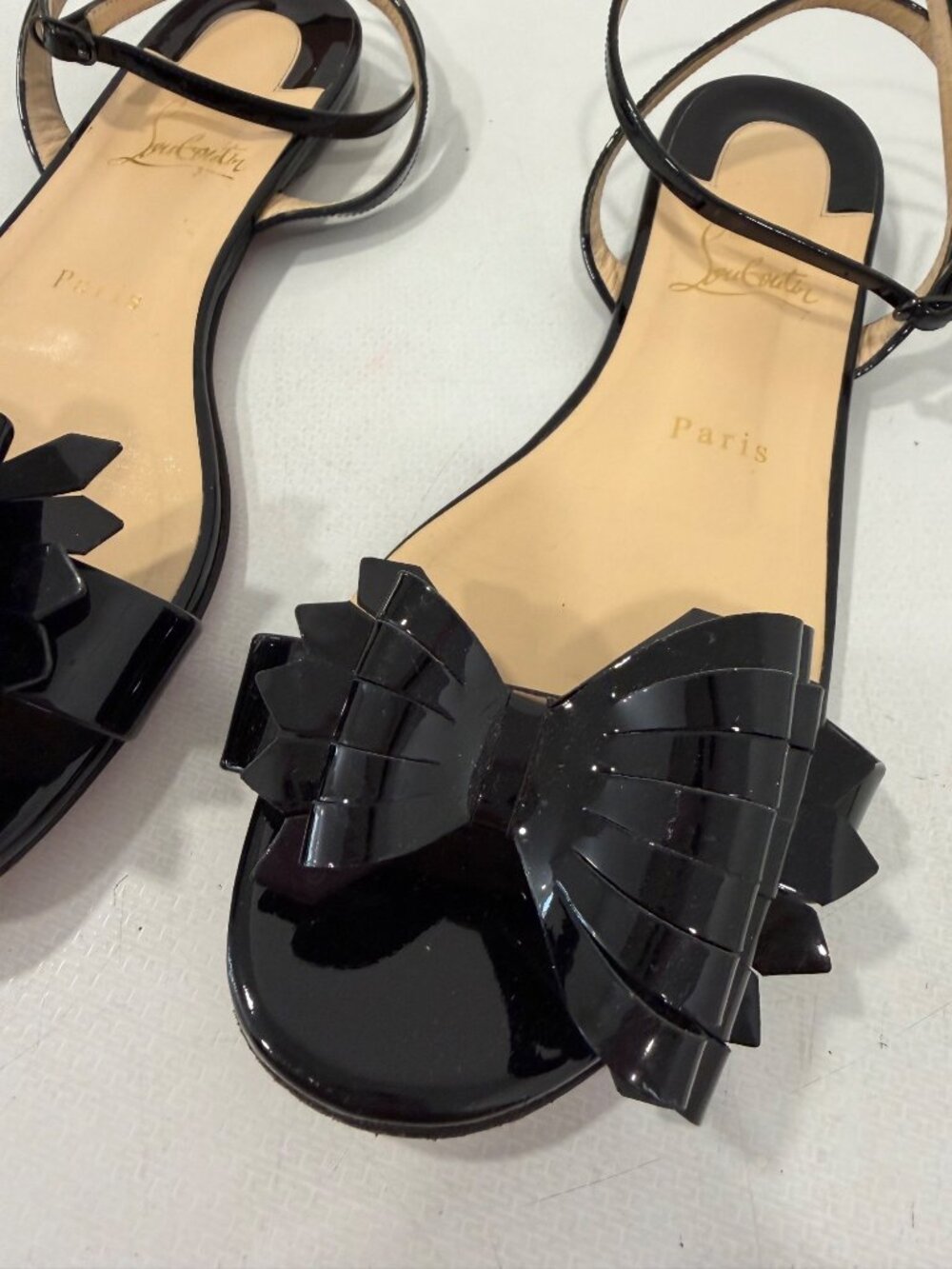 Christian Louboutin Miss Valois Black Patent Leather Bow Flat Sandals Size 39 Au - Picture 2 of 7